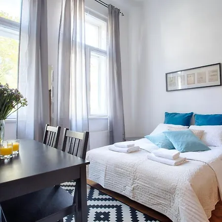 Tyzenhauz Economy Apartamento *