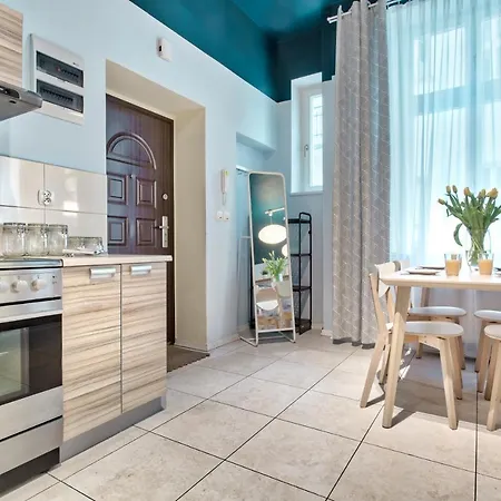 Tyzenhauz Economy Apartamento