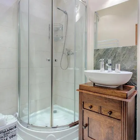 Tyzenhauz Economy Apartamento